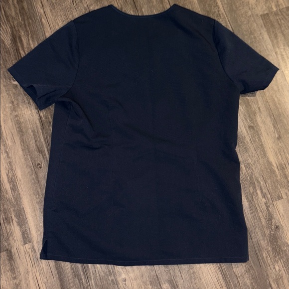 Figs 2 pocket scrub top - woman’s medium - Picture 4 of 4